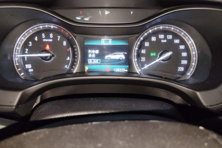 Used Buick GL6 2018 18T 6-Seater Elite Model Odometer Close Up