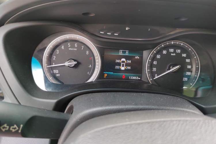 Used Buick GL6 2018 18T 6-Seater Prestige Model Odometer Close Up