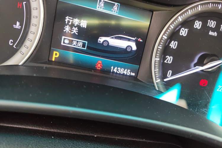 Used Buick GL6 2018 18T 6-Seater Prestige Model Odometer Close Up
