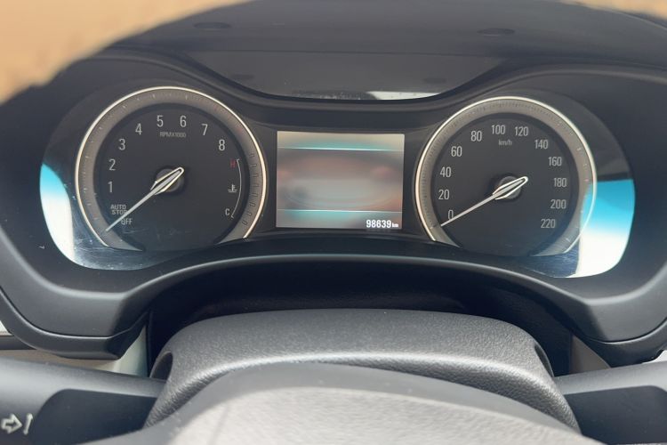 Used Buick GL6 2018 18T 6-Seater Elite Model Odometer Close Up