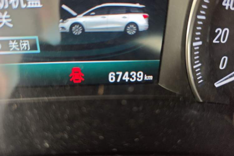 Used Buick GL6 2018 18T 6-Seater Prestige Model Odometer Close Up