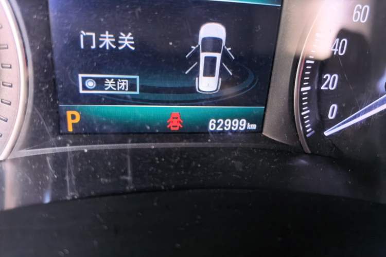Used Buick GL6 2018 18T 6-Seater Luxury Model Odometer Close Up