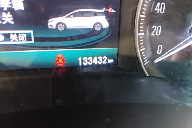 Used Buick GL6 2018 18T 6-Seater Prestige Model Odometer Close Up