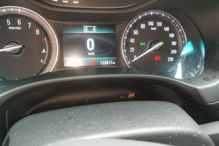 Used Buick GL6 2018 18T 6-Seater Luxury Model Odometer Close Up