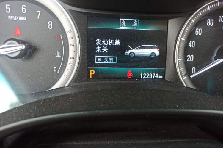 Used Buick GL6 2018 18T 6-Seater Luxury Model Odometer Close Up