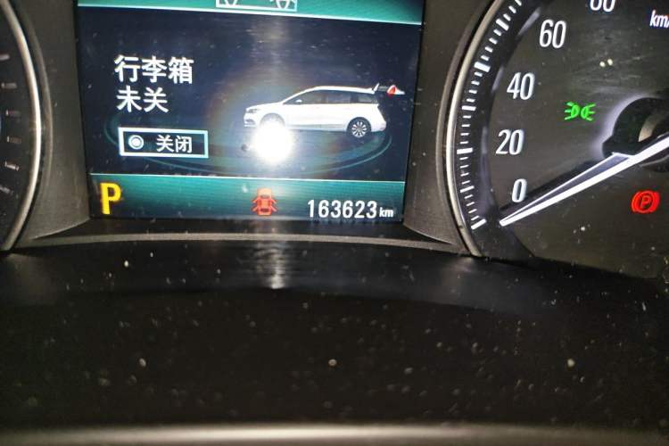 Used Buick GL6 2018 18T 6-Seater Elite Model Odometer Close Up