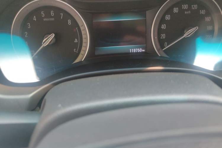 Used Buick GL6 2018 18T 6-Seater Prestige Model Odometer Close Up