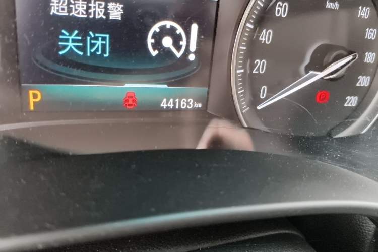 Used Buick GL6 2018 18T 6-Seater Prestige Model Odometer Close Up