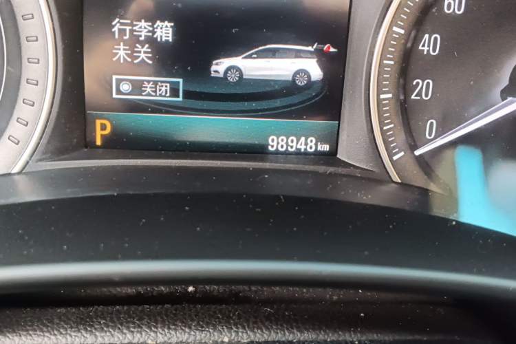 Used Buick GL6 2018 18T 6-Seater Prestige Model Odometer Close Up