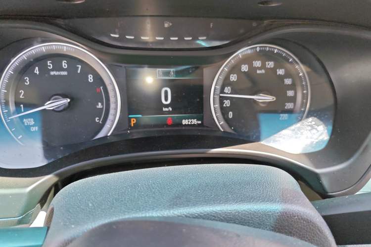 Used Buick GL6 2018 18T 6-Seater Elite Model Odometer Close Up