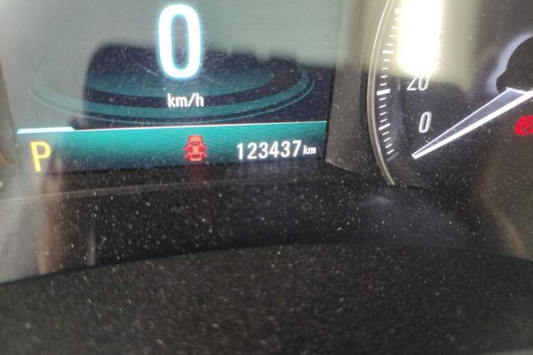 Used Buick GL6 2018 18T 5-Seater Elite Version Odometer Close Up