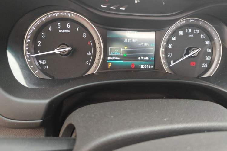 Used Buick GL6 2018 18T 6-Seater Luxury Model Odometer Close Up