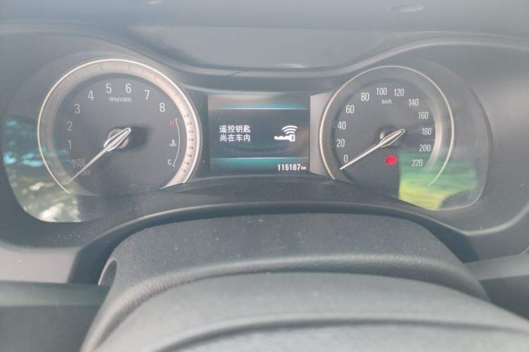 Used Buick GL6 2018 18T 6-Seater Luxury Model Odometer Close Up