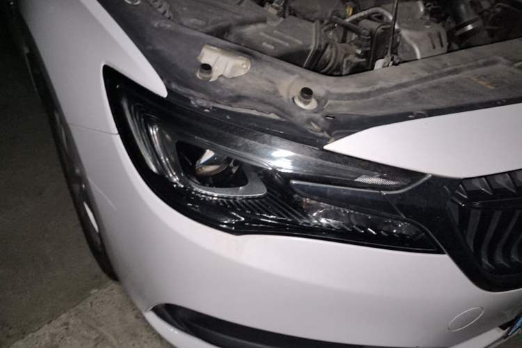 Used Buick GL6 2018 18T 6-Seater Luxury Model Right Front Headlight
