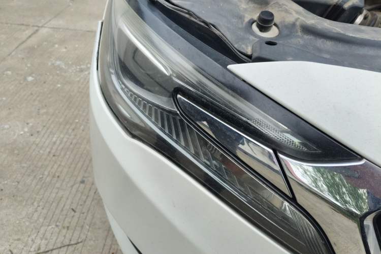 Used Buick GL6 2018 18T 6-Seater Luxury Model Right Front Headlight