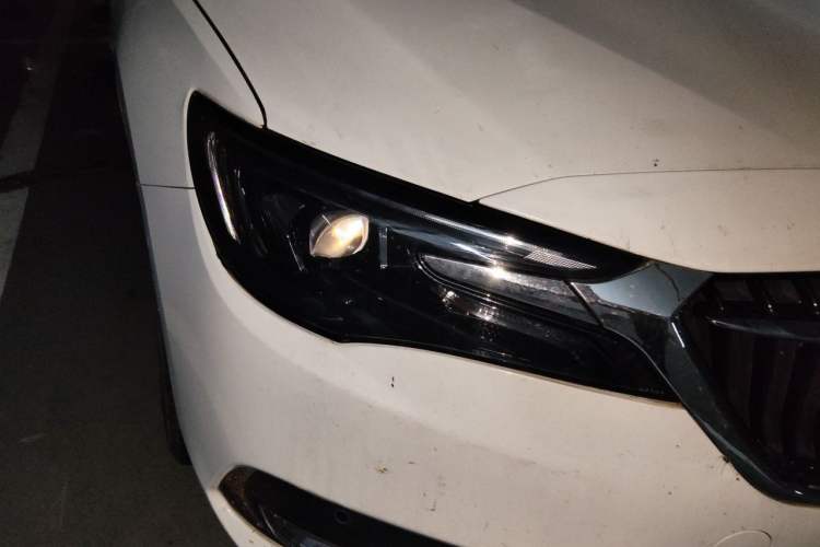 Used Buick GL6 2018 18T 6-Seater Elite Model Right Front Headlight
