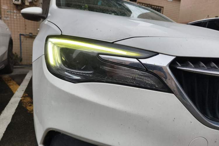 Used Buick GL6 2018 18T 6-Seater Luxury Model Right Front Headlight