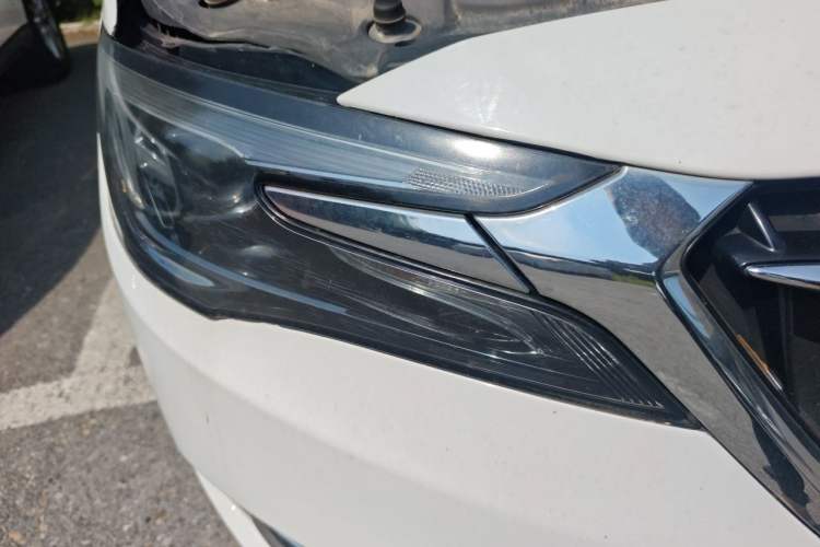Used Buick GL6 2018 18T 6-Seater Prestige Model Right Front Headlight