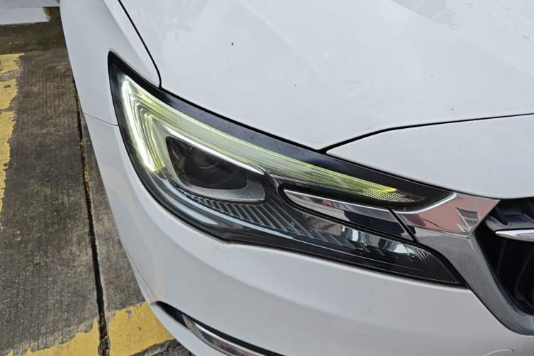 Used Buick GL6 2018 18T 6-Seater Prestige Model Right Front Headlight