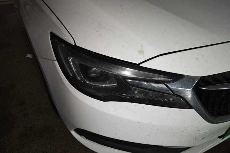 Used Buick GL6 2018 18T 6-Seater Elite Model Right Front Headlight