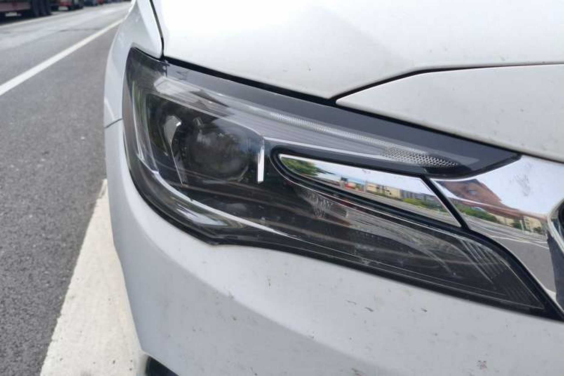 Used Buick GL6 2018 18T 6-Seater Prestige Model Right Front Headlight
