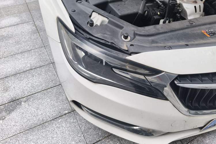 Used Buick GL6 2018 18T 6-Seater Prestige Model Right Front Headlight