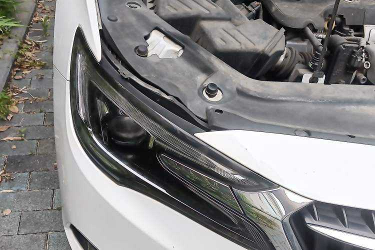 Used Buick GL6 2018 18T 6-Seater Prestige Model Right Front Headlight