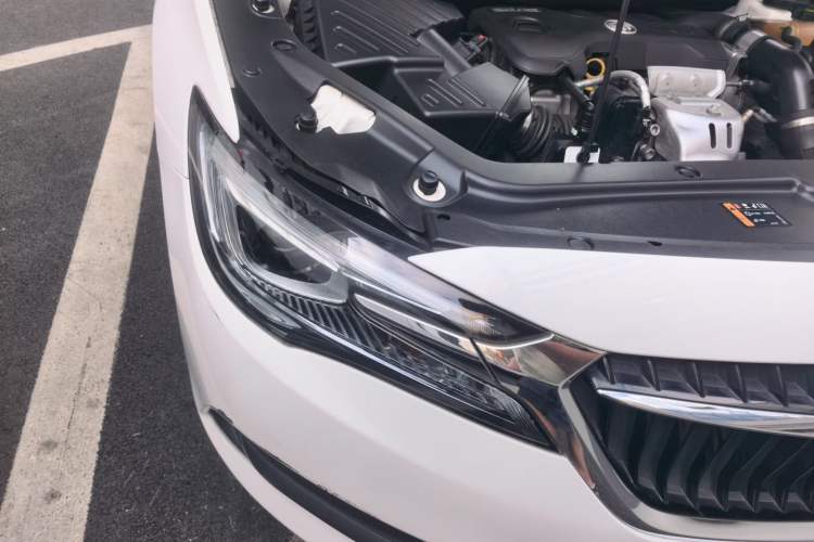 Used Buick GL6 2018 18T 6-Seater Elite Model Right Front Headlight