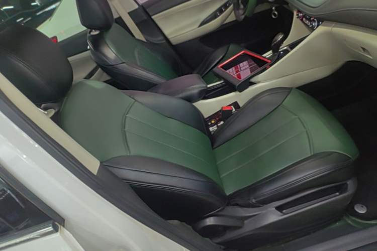 Used Buick GL6 2018 18T 6-Seater Elite Model Right Front Seat