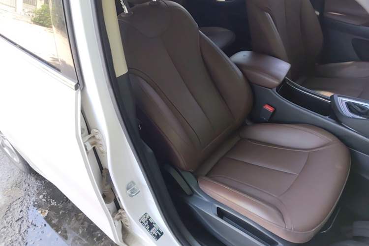 Used Buick GL6 2018 18T 6-Seater Luxury Model Right Front Seat
