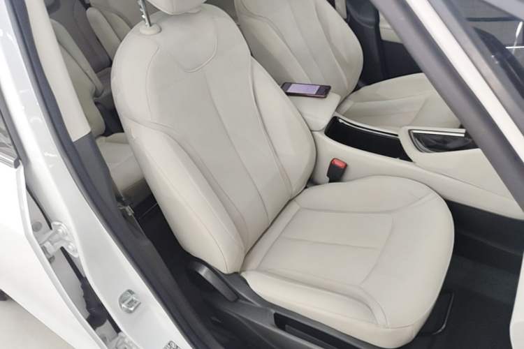 Used Buick GL6 2018 18T 6-Seater Elite Model Right Front Seat
