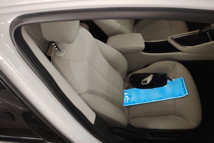 Used Buick GL6 2018 18T 6-Seater Elite Model Right Front Seat