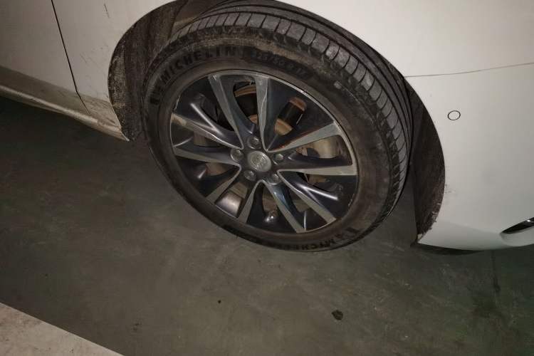 Used Buick GL6 2018 18T 6-Seater Elite Model Right Front Wheel Hub
