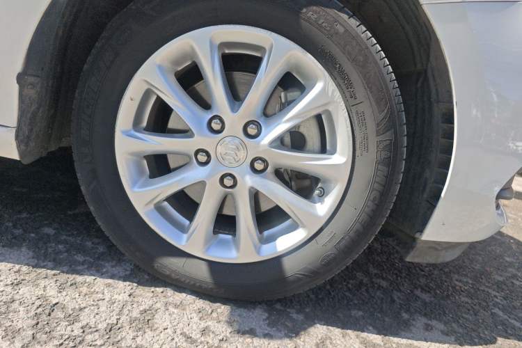 Used Buick GL6 2018 18T 6-Seater Luxury Model Right Front Wheel Hub