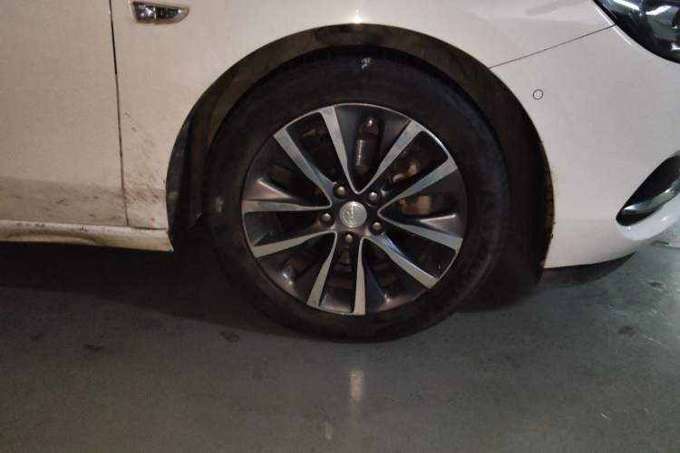 Used Buick GL6 2018 18T 6-Seater Elite Model Right Front Wheel Hub