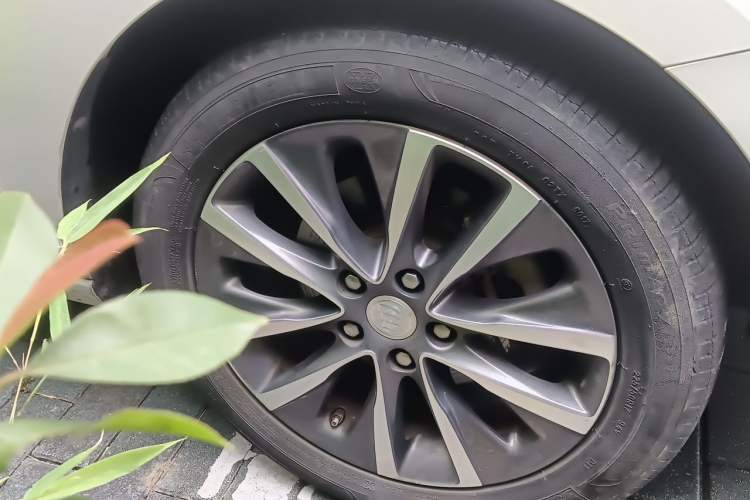 Used Buick GL6 2018 18T 6-Seater Prestige Model Right Front Wheel Hub