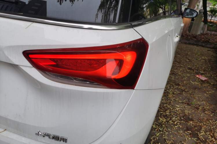 Used Buick GL6 2018 18T 6-Seater Elite Model Right Rear Taillight