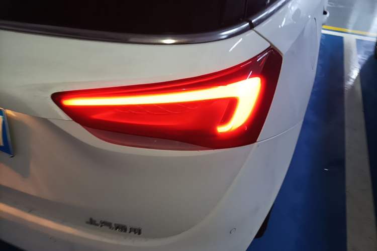 Used Buick GL6 2018 18T 5-Seater Elite Version Right Rear Taillight