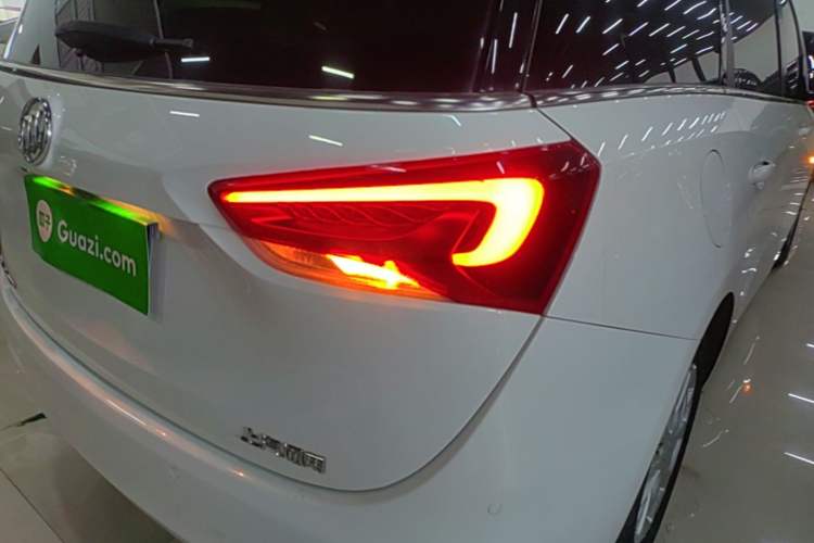 Used Buick GL6 2018 18T 6-Seater Elite Model Right Rear Taillight