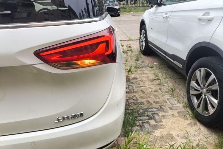 Used Buick GL6 2018 18T 6-Seater Luxury Model Right Rear Taillight