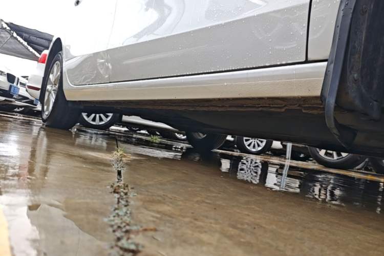 Used Buick GL6 2018 18T 6-Seater Elite Model Right Side Sill