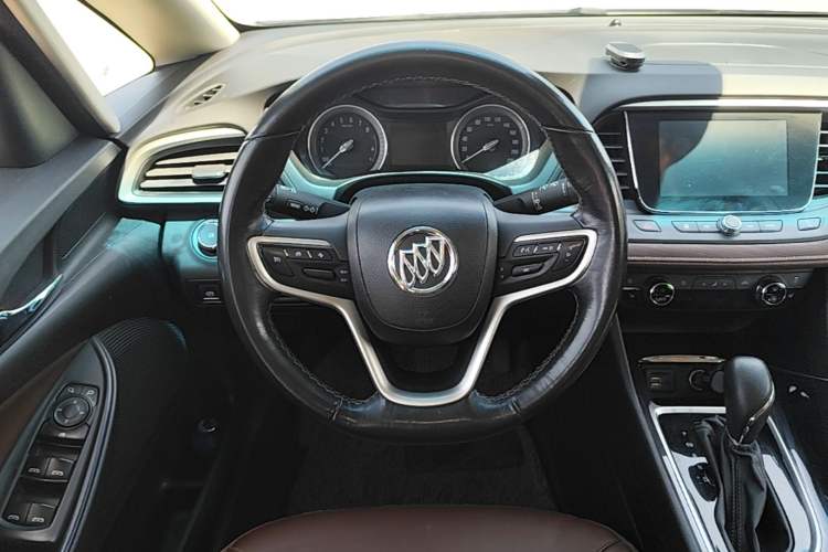 Used Buick GL6 2018 18T 6-Seater Luxury Model Steering Wheel