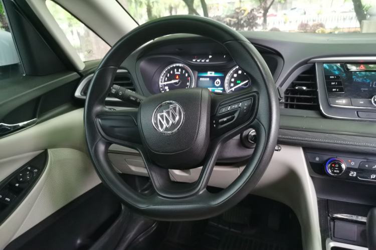 Used Buick GL6 2018 18T 6-Seater Elite Model Steering Wheel