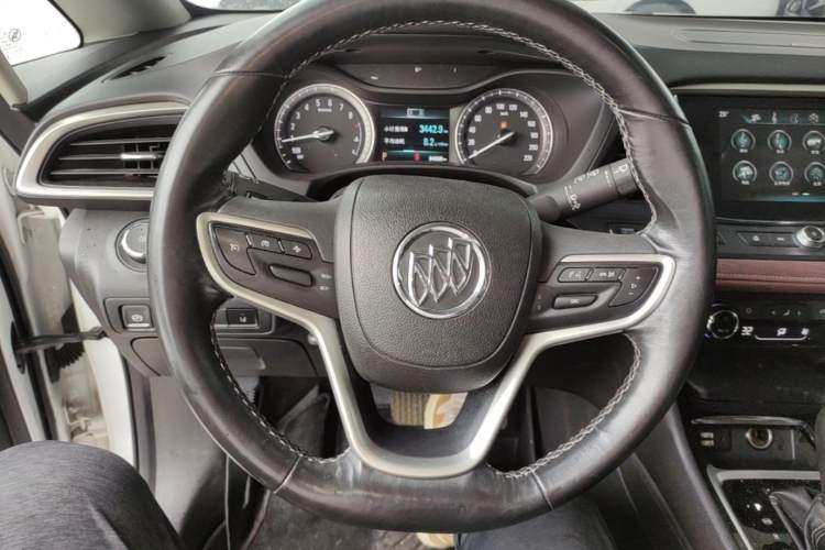 Used Buick GL6 2018 18T 6-Seater Luxury Model Steering Wheel