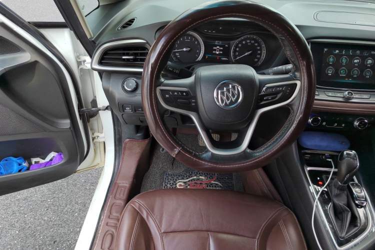 Used Buick GL6 2018 18T 6-Seater Prestige Model Steering Wheel