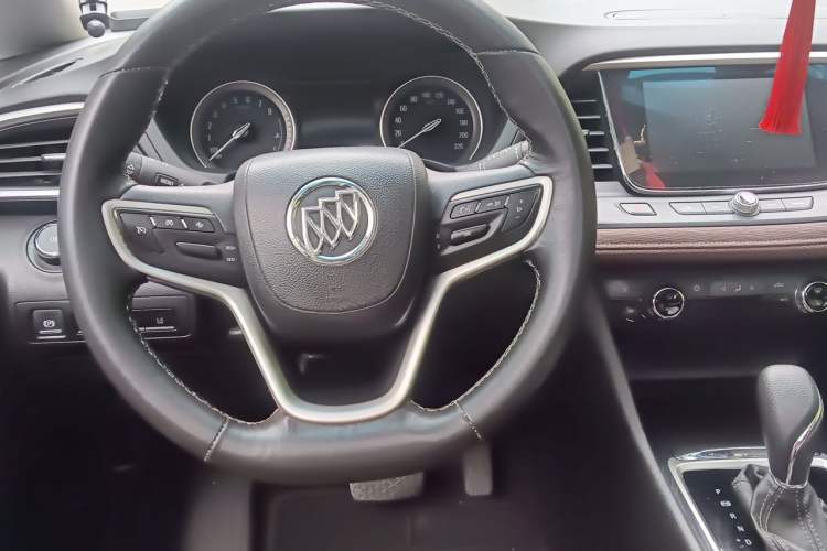 Used Buick GL6 2018 18T 6-Seater Prestige Model Steering Wheel