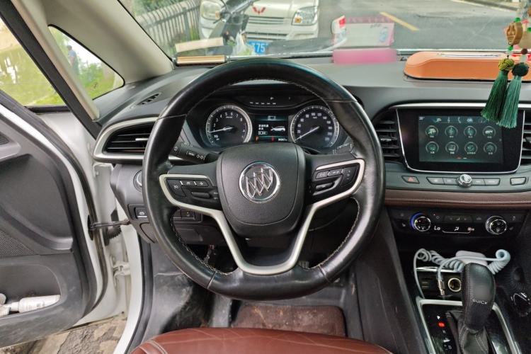 Used Buick GL6 2018 18T 6-Seater Luxury Model Steering Wheel