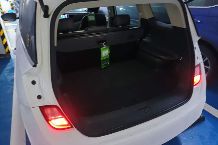 Used Buick GL6 2018 18T 5-Seater Elite Version Trunk