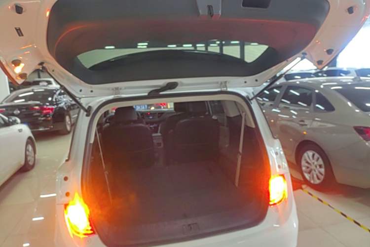 Used Buick GL6 2018 18T 6-Seater Elite Model Trunk