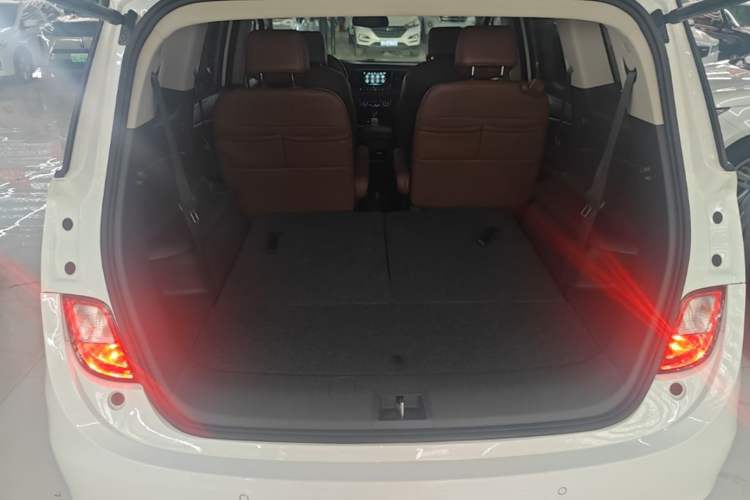 Used Buick GL6 2018 18T 6-Seater Prestige Model Trunk
